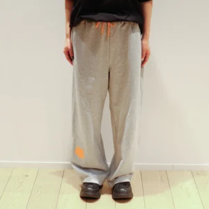 二人称展 スウェットパンツ